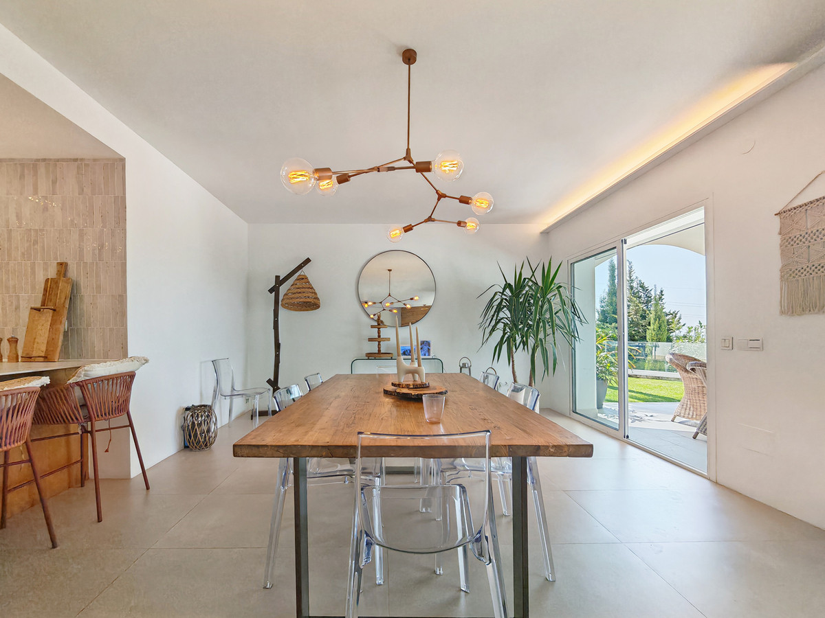 Gerenoveerde villa met panoramisch zeezicht in Mijas Costa