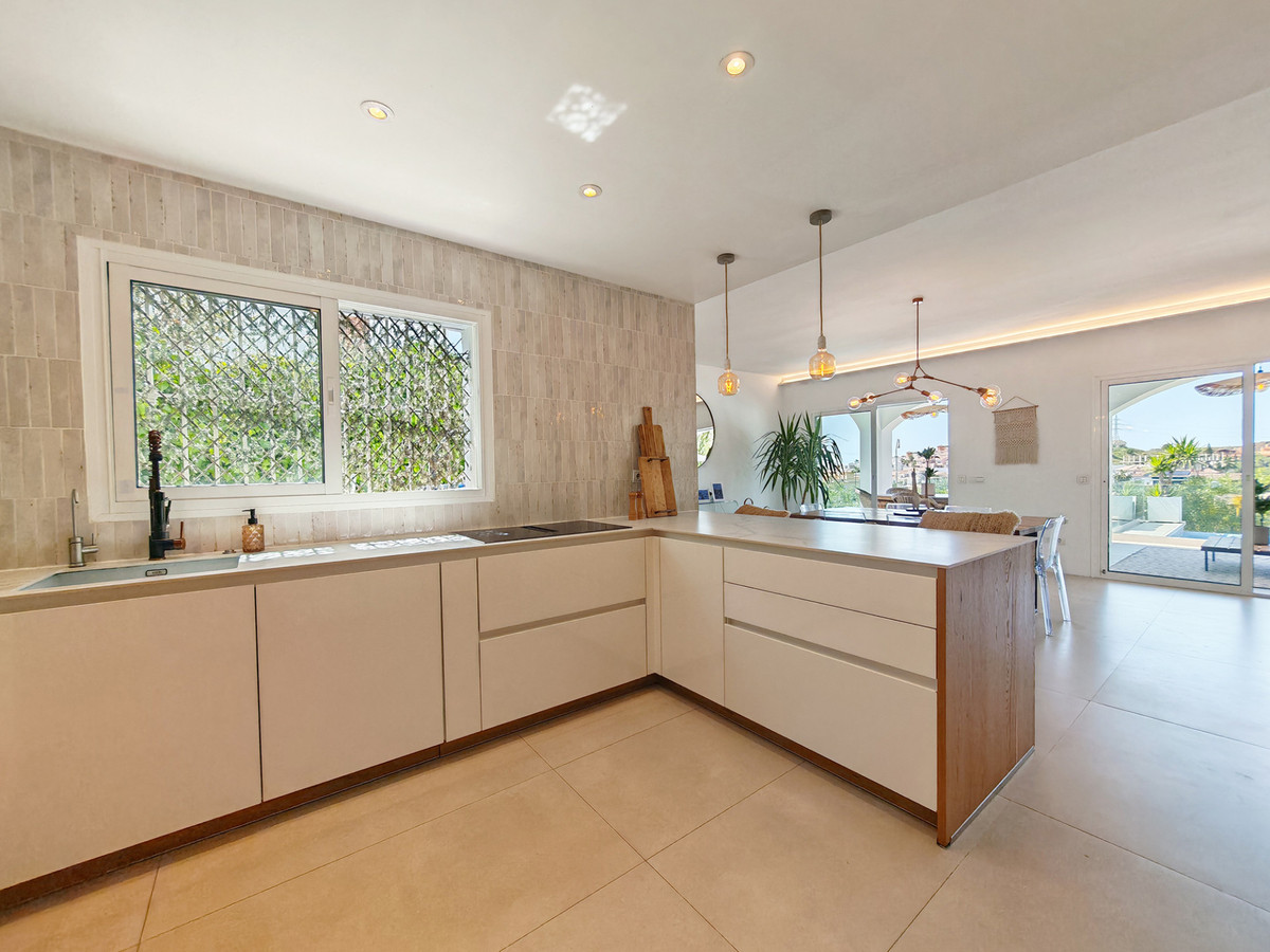 Gerenoveerde villa met panoramisch zeezicht in Mijas Costa