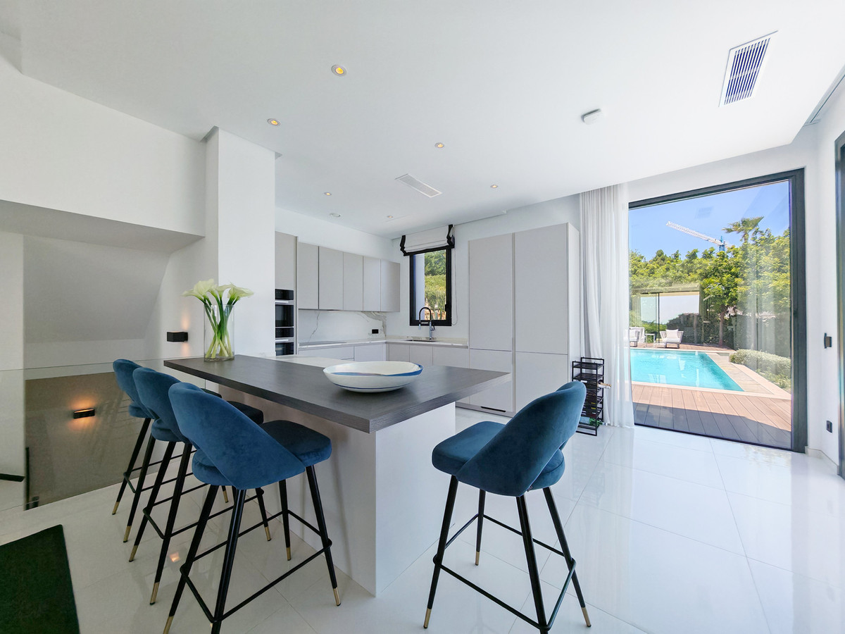 Luxe villa met panoramisch zee-en bergzicht in Benahavis