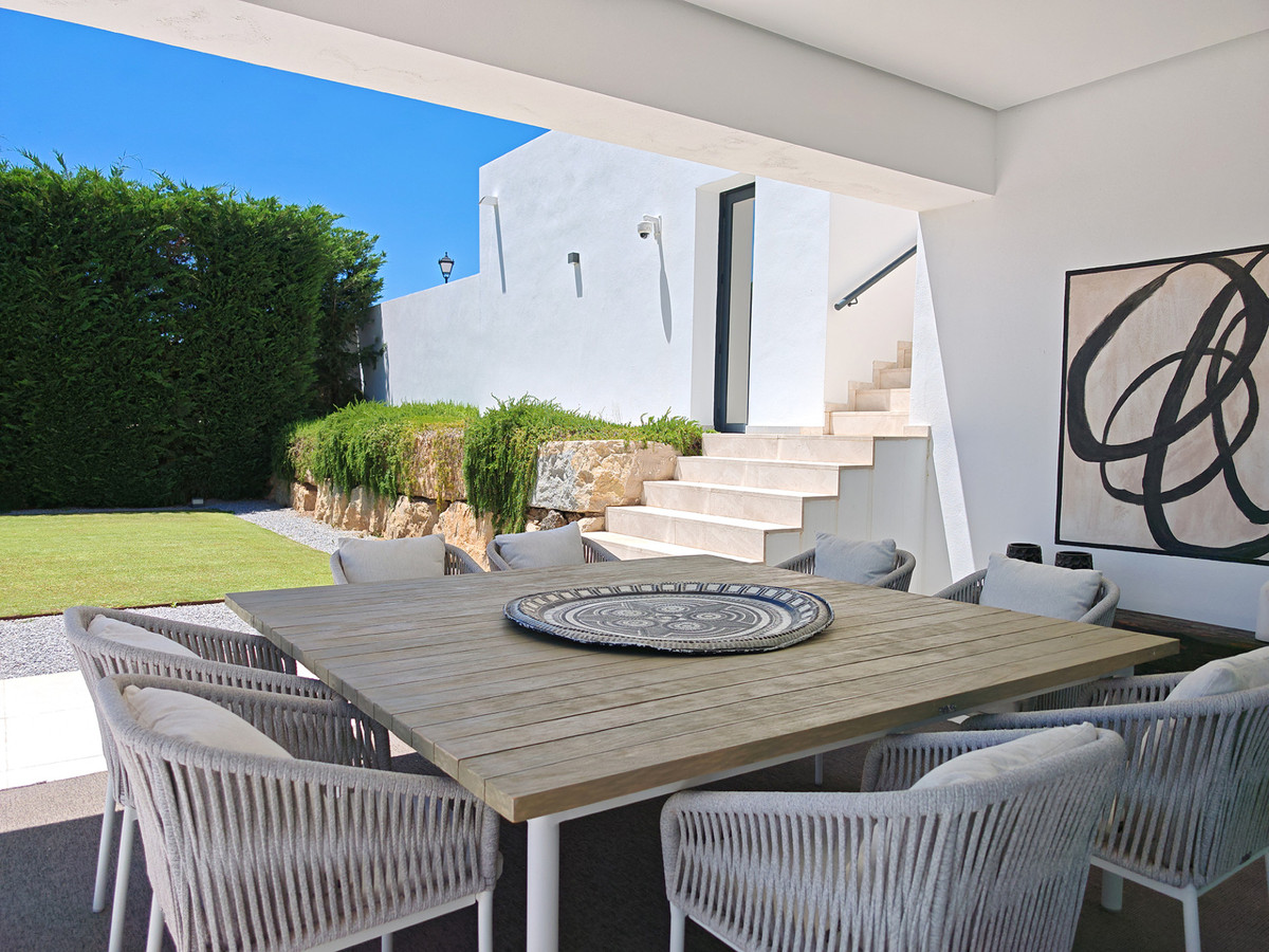 Luxe villa met panoramisch zee-en bergzicht in Benahavis
