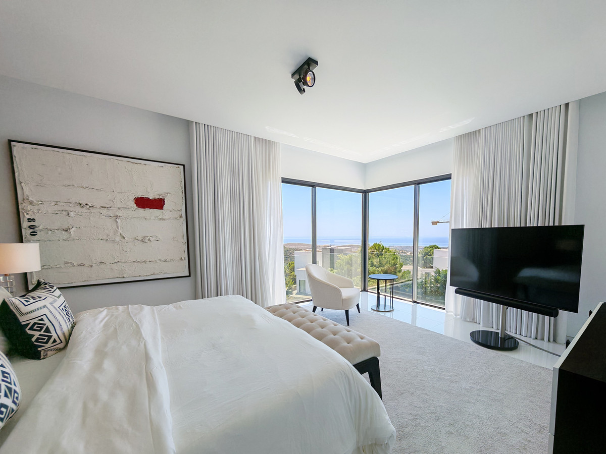 Luxe villa met panoramisch zee-en bergzicht in Benahavis