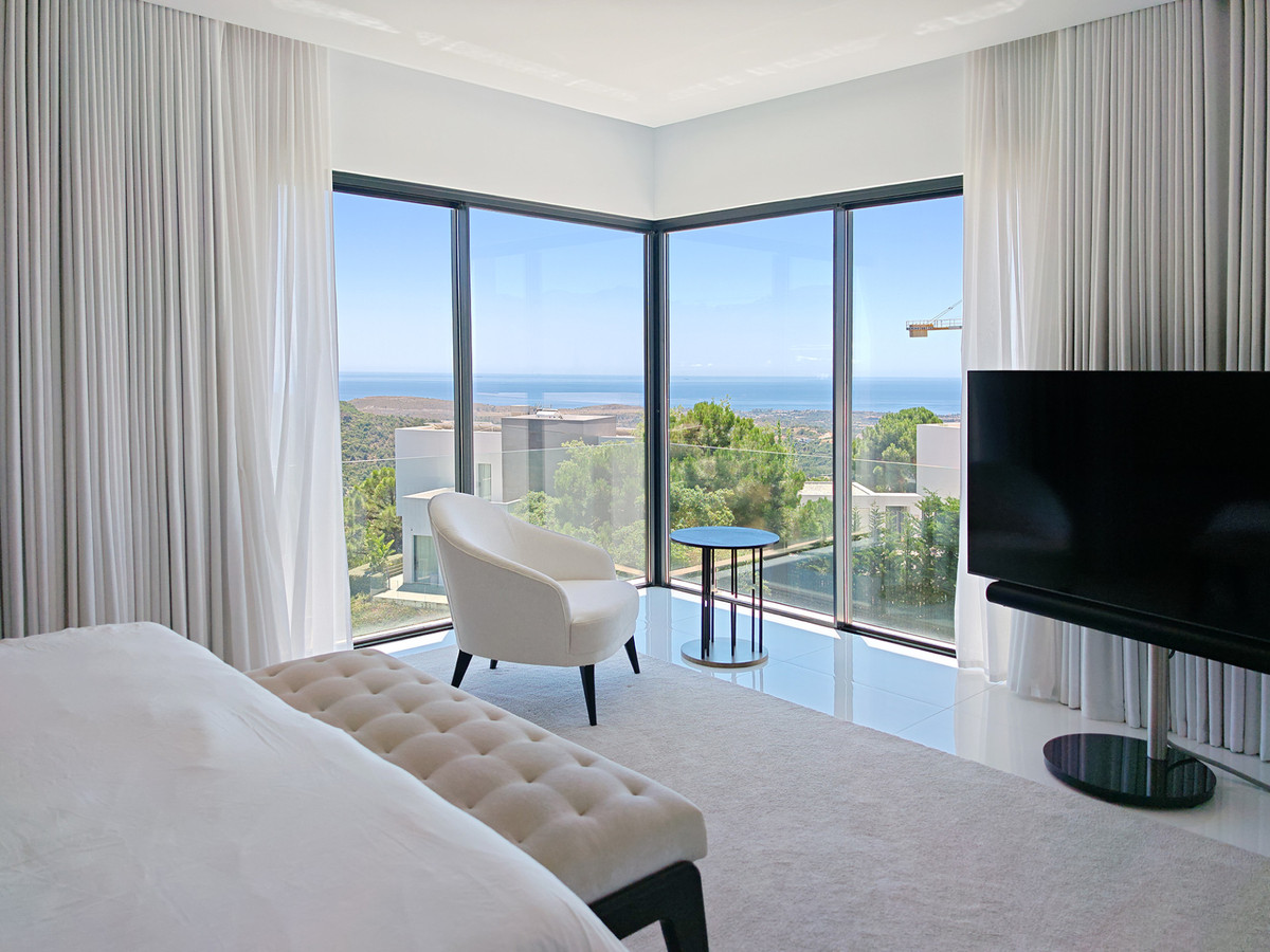 Luxe villa met panoramisch zee-en bergzicht in Benahavis