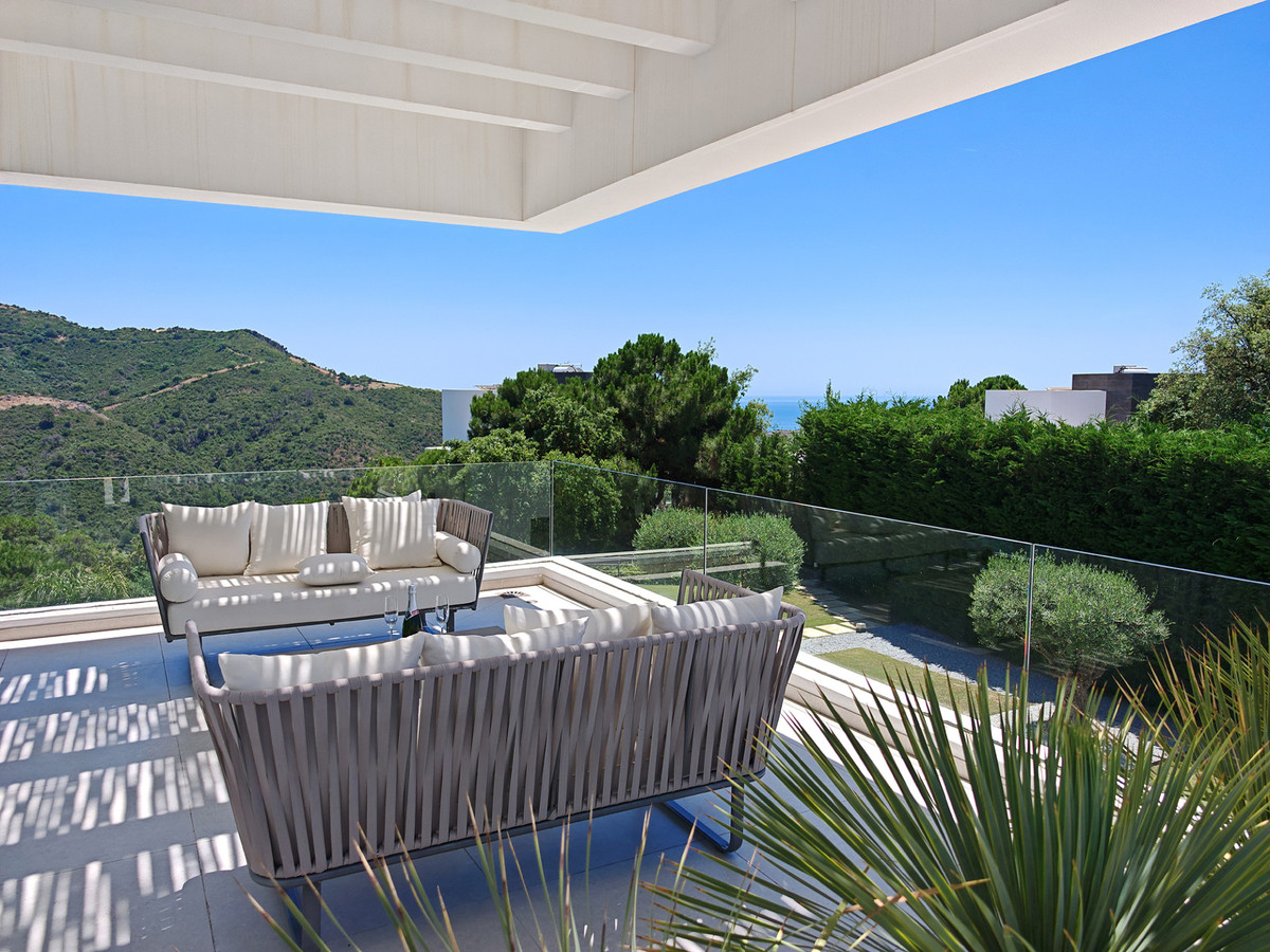 Luxe villa met panoramisch zee-en bergzicht in Benahavis