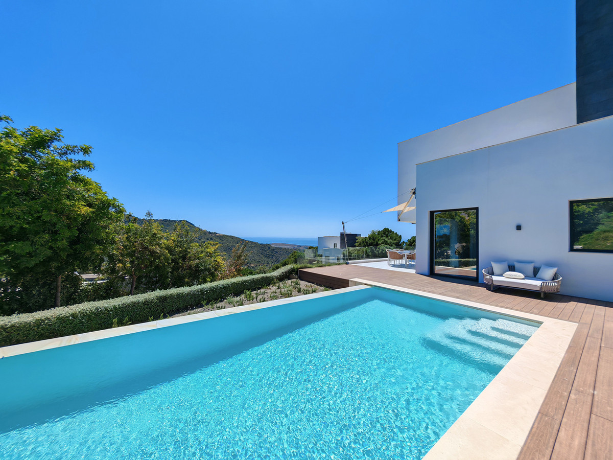 Luxe villa met panoramisch zee-en bergzicht in Benahavis