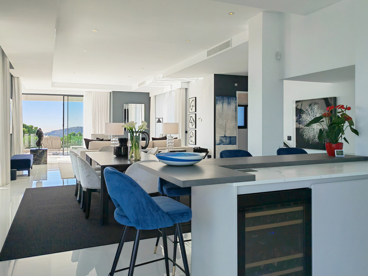 Luxe villa met panoramisch zee-en bergzicht in Benahavis