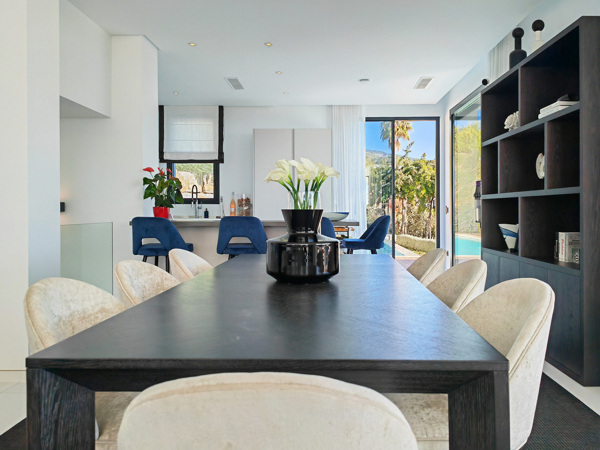 Luxe villa met panoramisch zee-en bergzicht in Benahavis