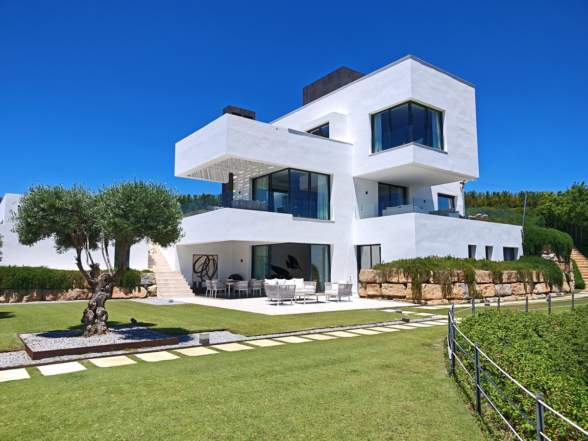 Luxe villa met panoramisch zee-en bergzicht in Benahavis