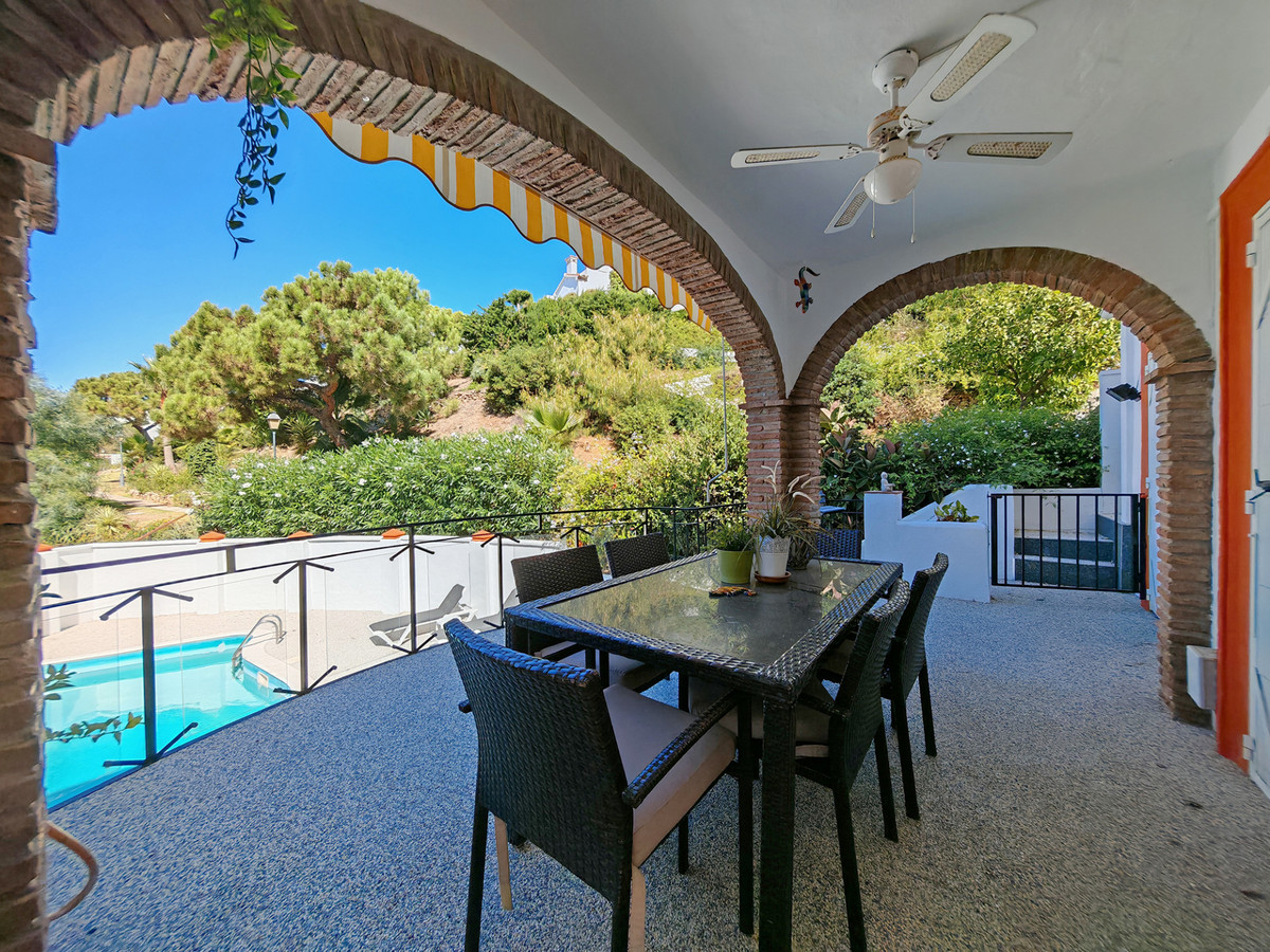 Geschakelde woning met zeezicht en gastenverblijf in Mijas Costa