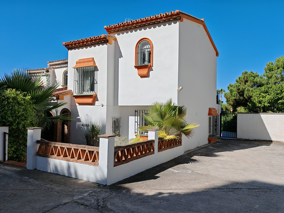 Geschakelde woning met zeezicht en gastenverblijf in Mijas Costa