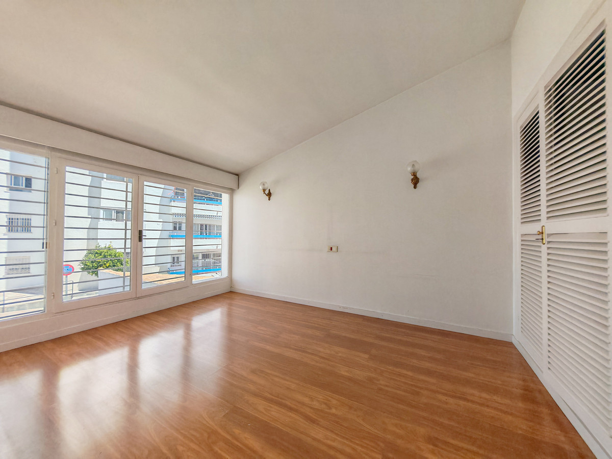 Vrijstaande villa met privé zwembad en renovatiepotentieel in Fuengirola