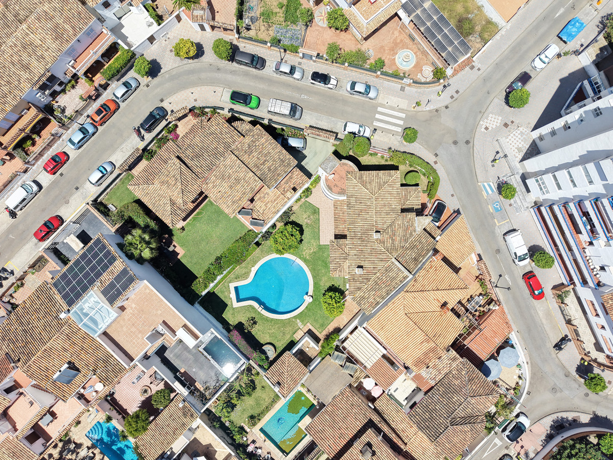 Vrijstaande villa met privé zwembad en renovatiepotentieel in Fuengirola