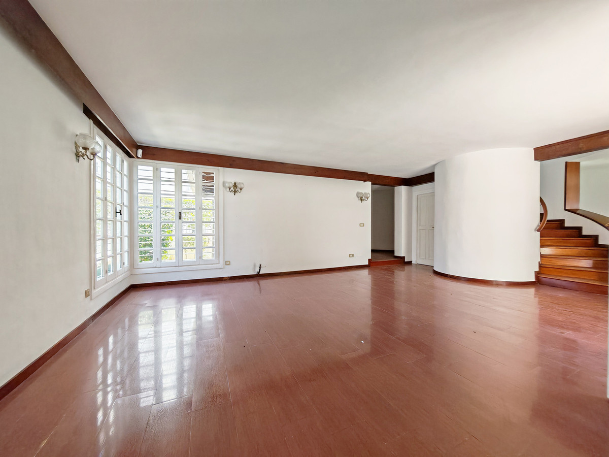 Vrijstaande villa met privé zwembad en renovatiepotentieel in Fuengirola