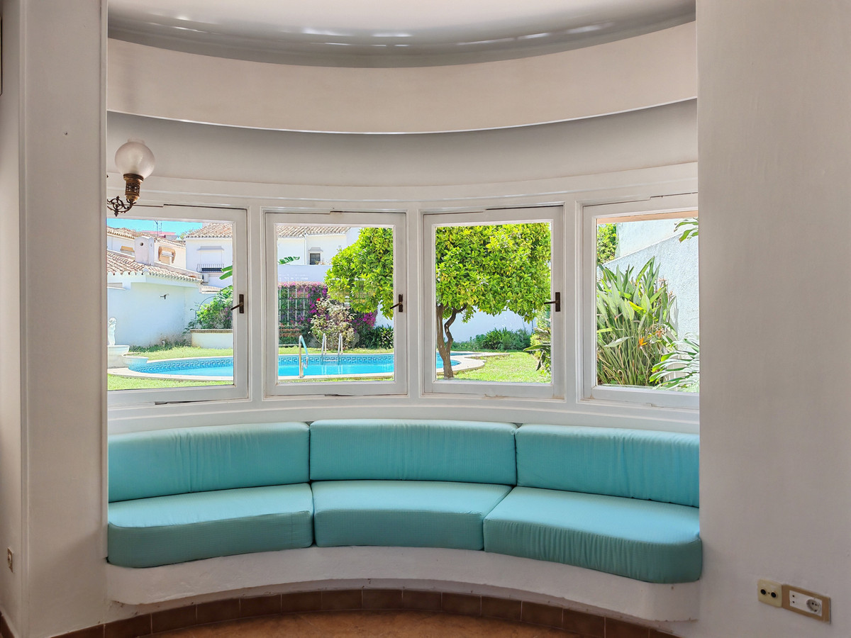 Vrijstaande villa met privé zwembad en renovatiepotentieel in Fuengirola