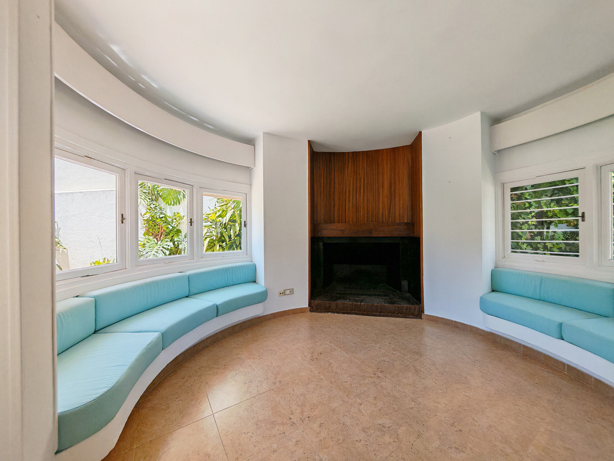 Vrijstaande villa met privé zwembad en renovatiepotentieel in Fuengirola