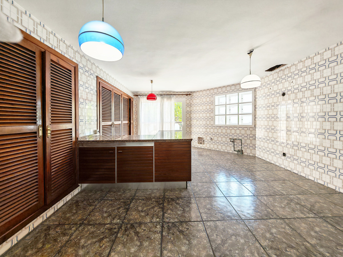 Vrijstaande villa met privé zwembad en renovatiepotentieel in Fuengirola