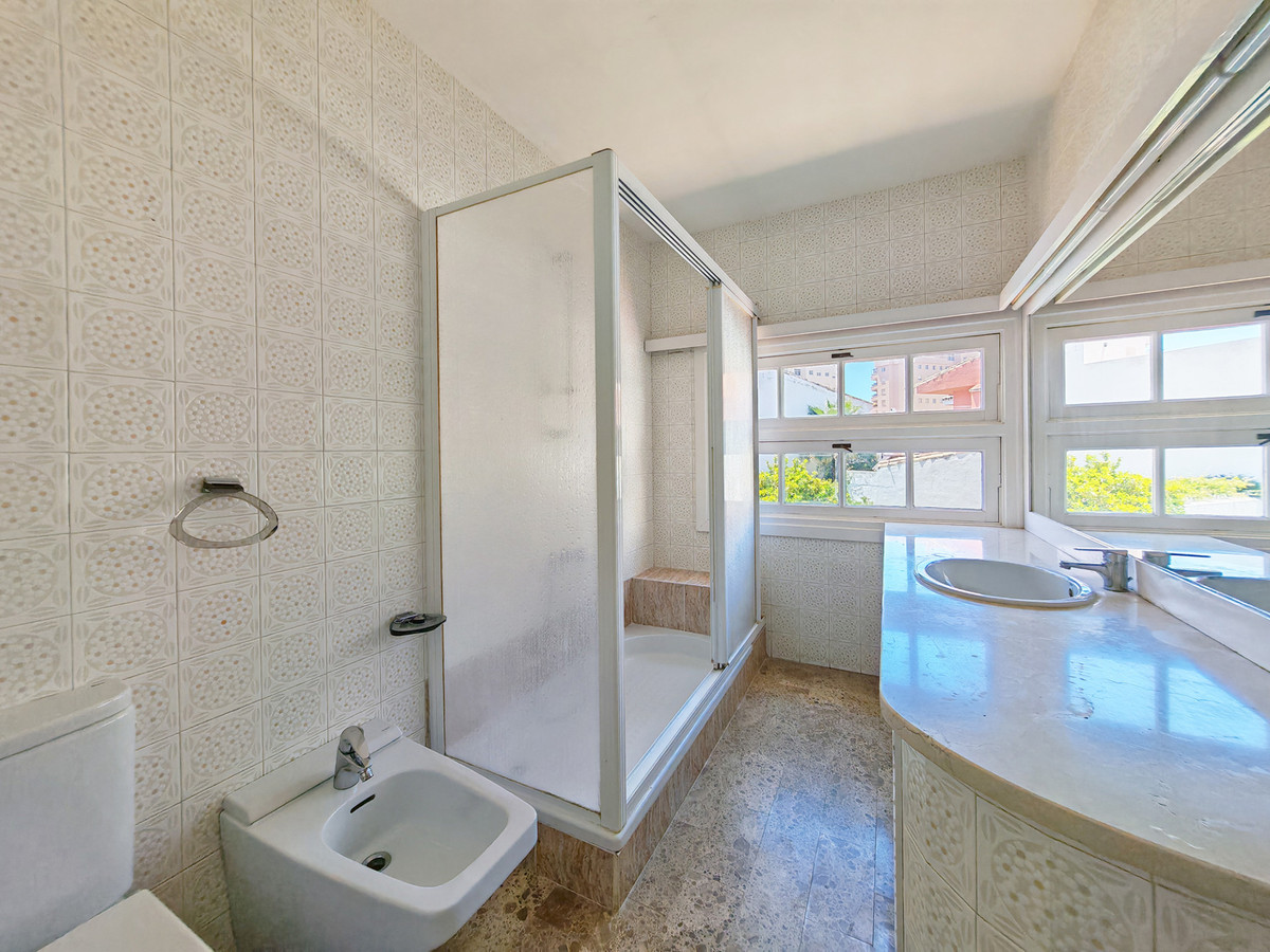 Vrijstaande villa met privé zwembad en renovatiepotentieel in Fuengirola