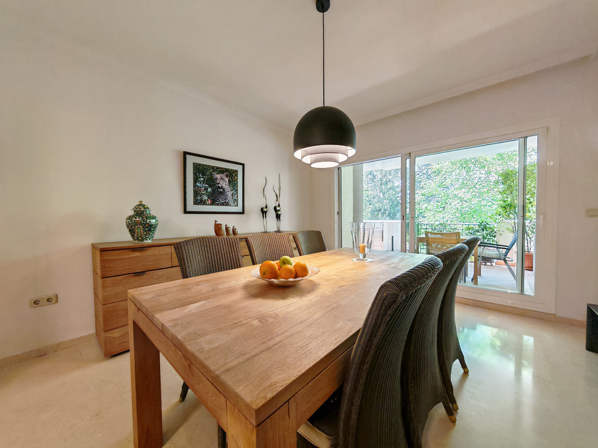Ruim gelijkvloers appartement in Elviria – Marbella