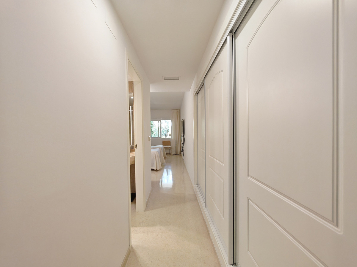 Ruim gelijkvloers appartement in Elviria – Marbella