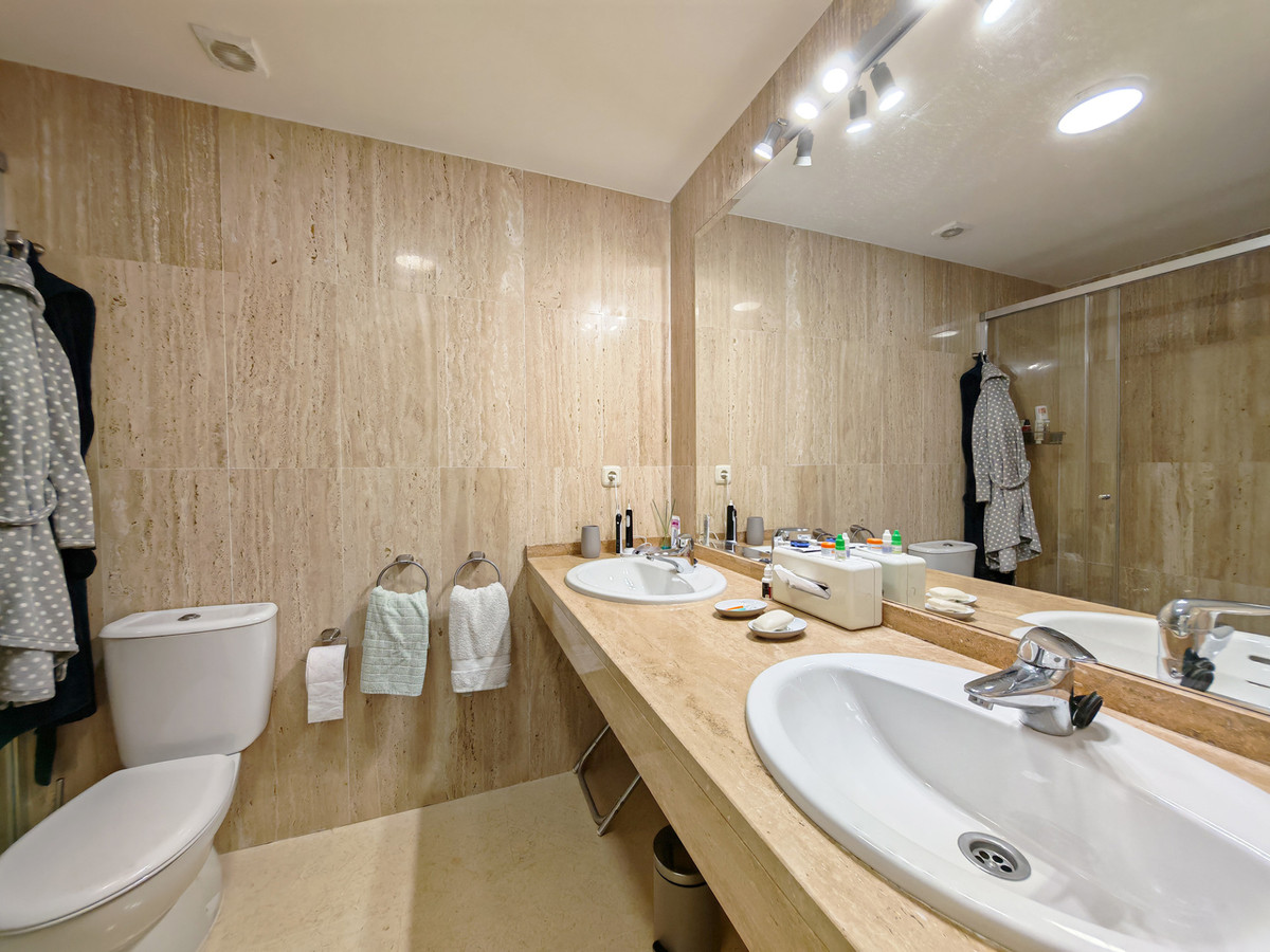 Ruim gelijkvloers appartement in Elviria – Marbella