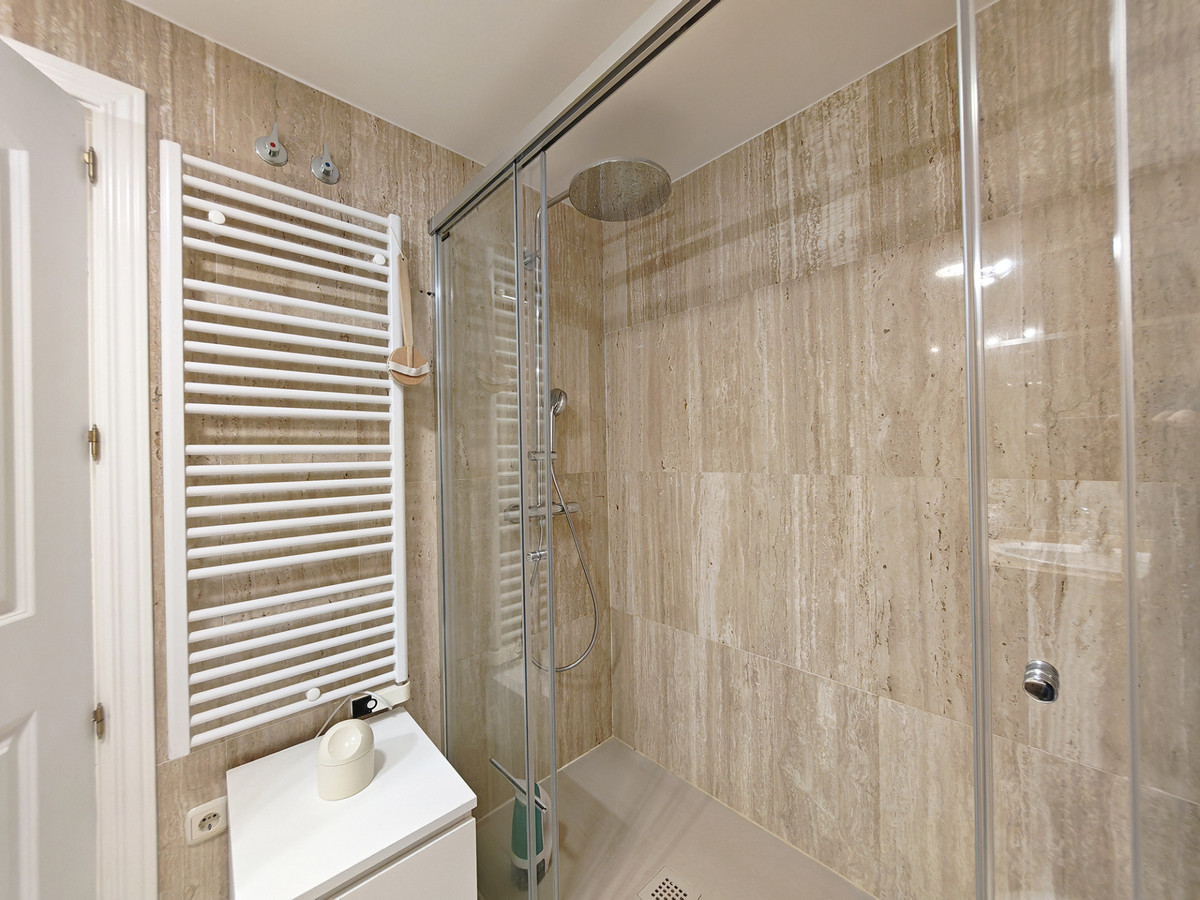 Ruim gelijkvloers appartement in Elviria – Marbella