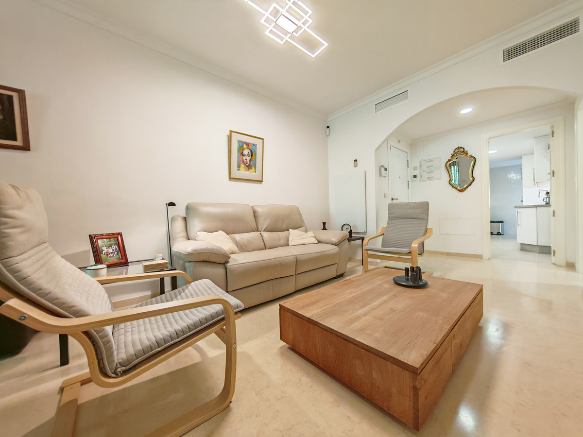 Ruim gelijkvloers appartement in Elviria – Marbella