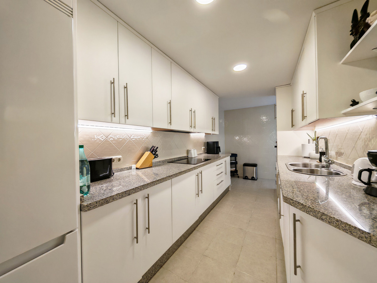 Ruim gelijkvloers appartement in Elviria – Marbella