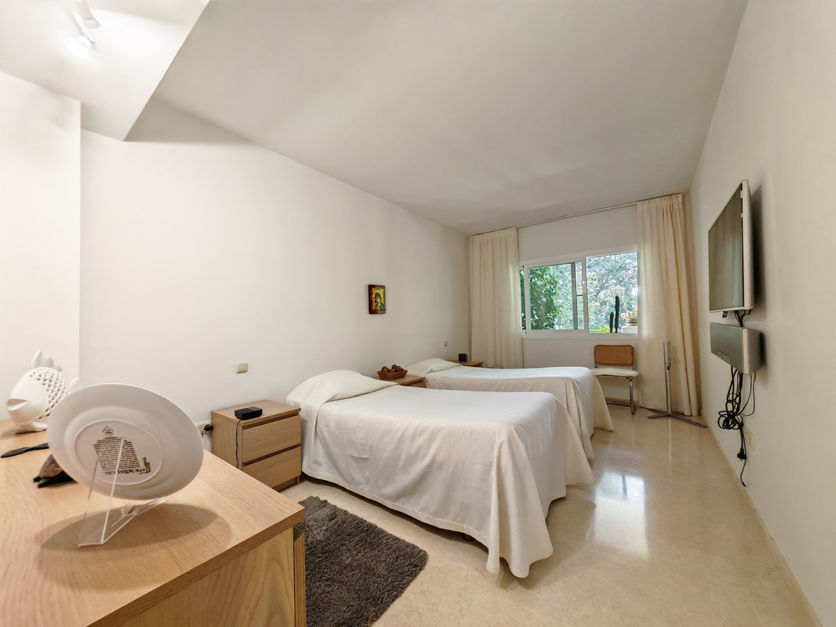 Ruim gelijkvloers appartement in Elviria – Marbella