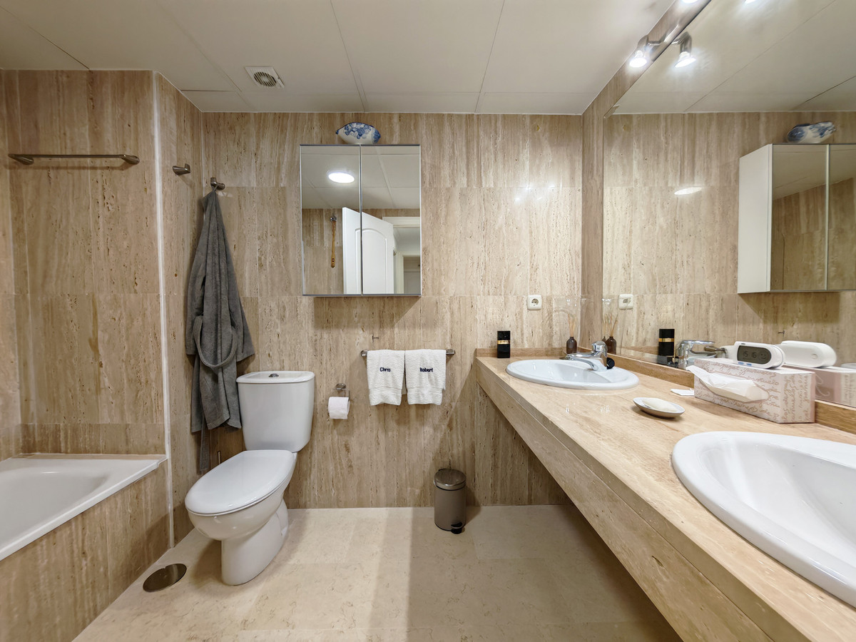 Ruim gelijkvloers appartement in Elviria – Marbella