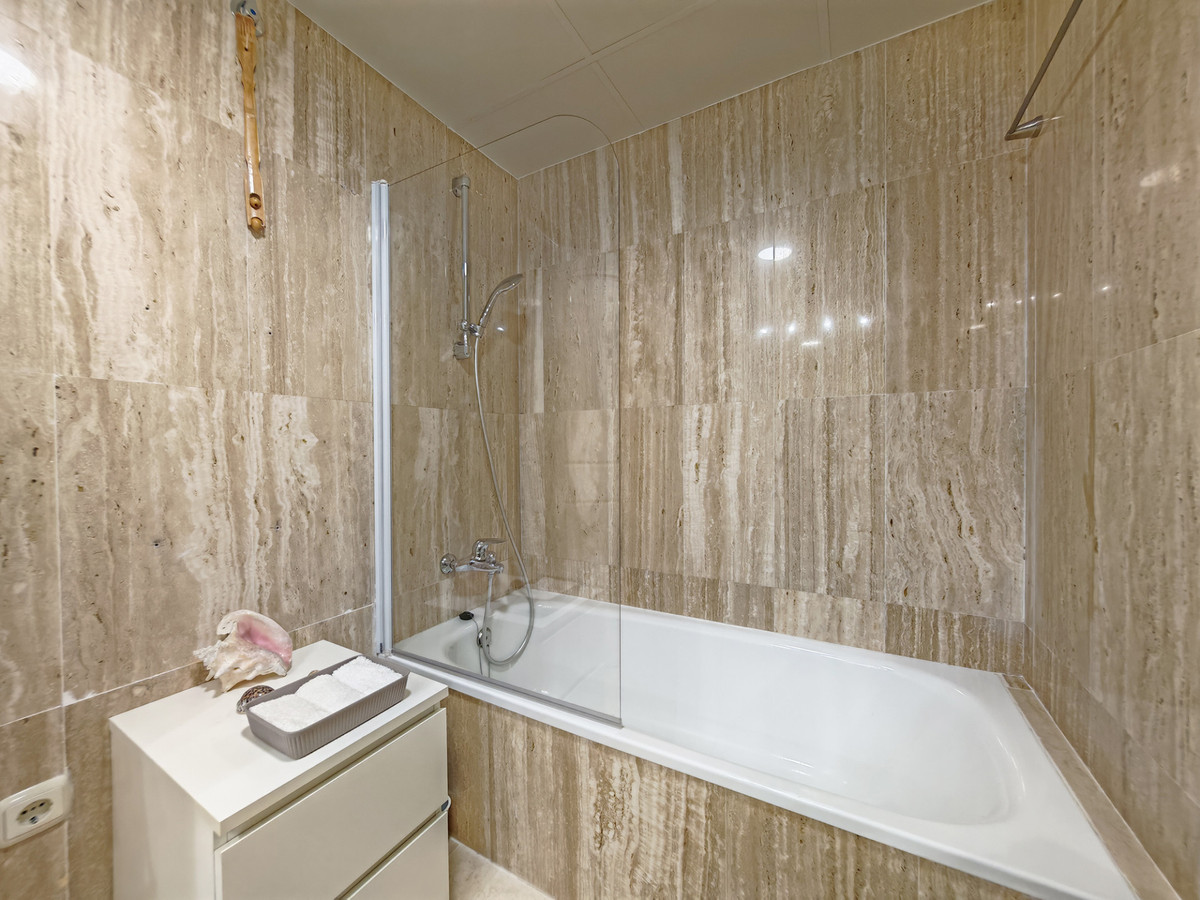 Ruim gelijkvloers appartement in Elviria – Marbella