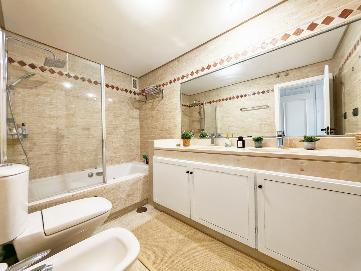 Luxe gelijkvloers appartement in golfresort Marbella
