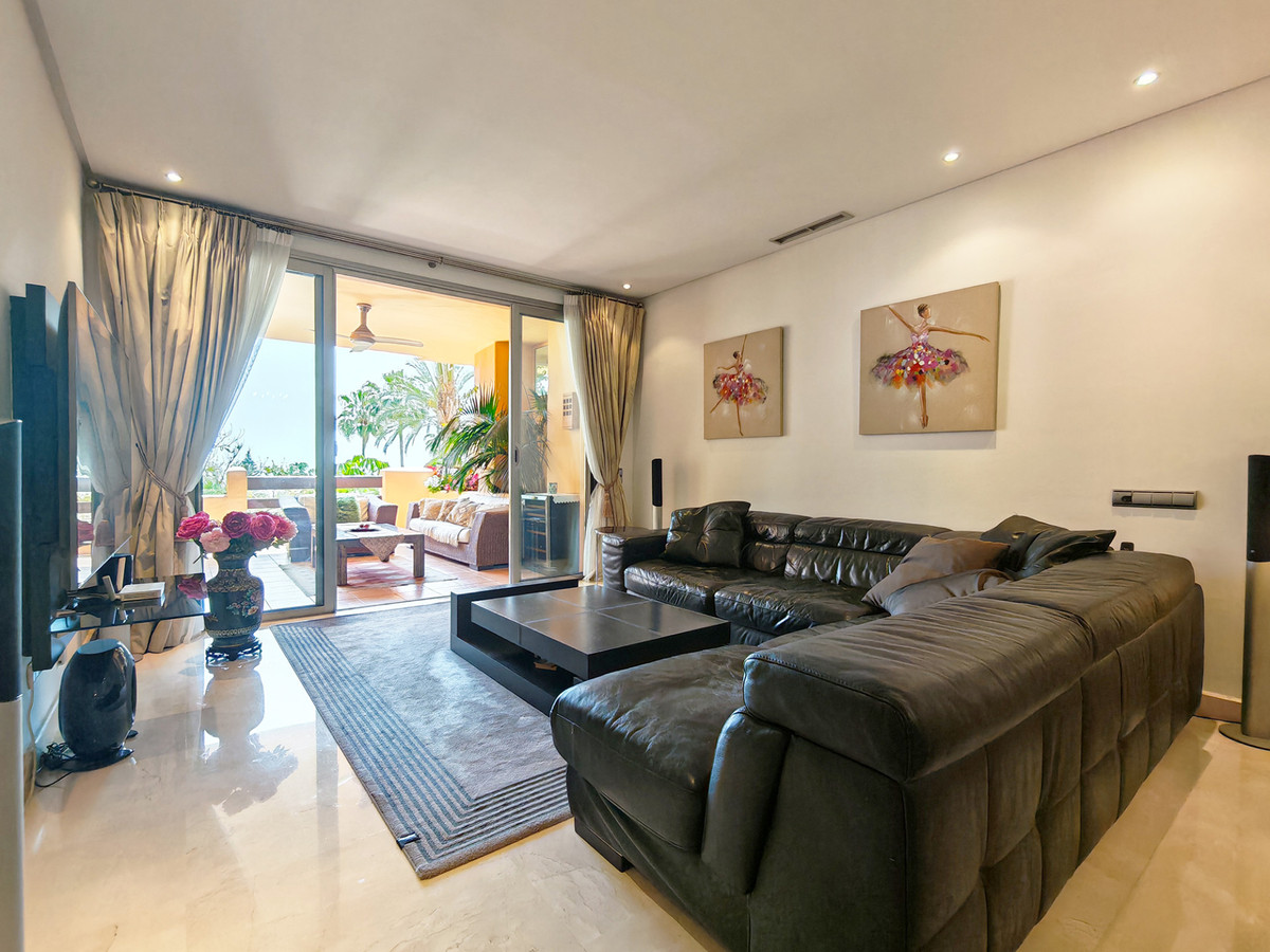 DP-12-R5390080-1 Luxe appartement met zeezicht en complete wellness in Marbella