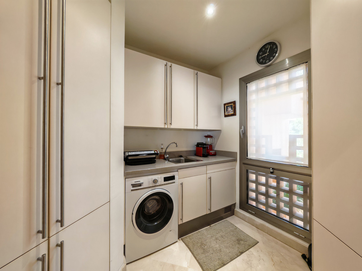 DP-12-R5390080-10 Luxe appartement met zeezicht en complete wellness in Marbella