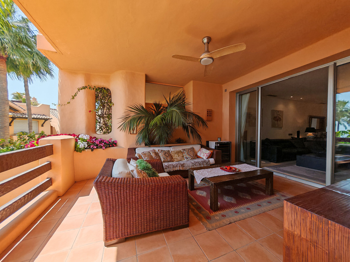 DP-12-R5390080-11 Luxe appartement met zeezicht en complete wellness in Marbella