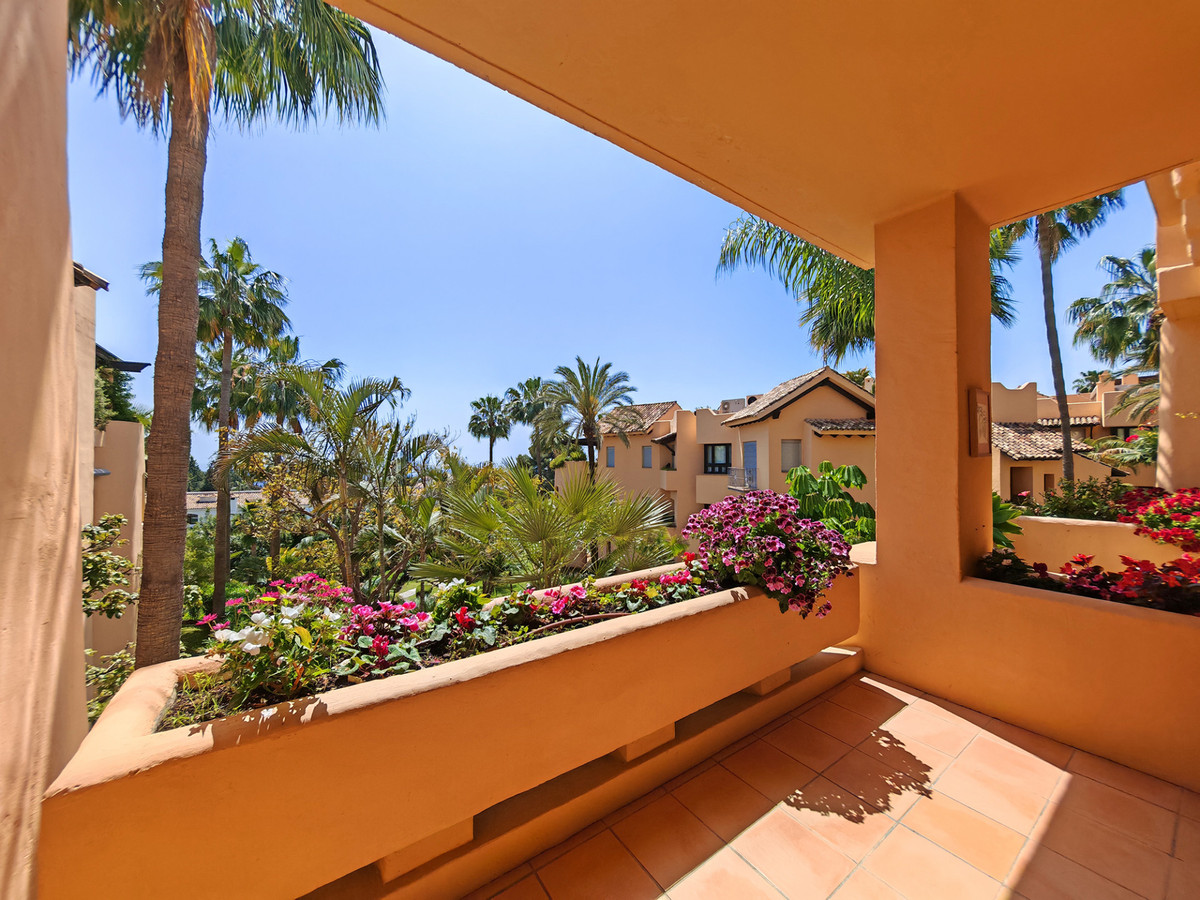 DP-12-R5390080-12 Luxe appartement met zeezicht en complete wellness in Marbella