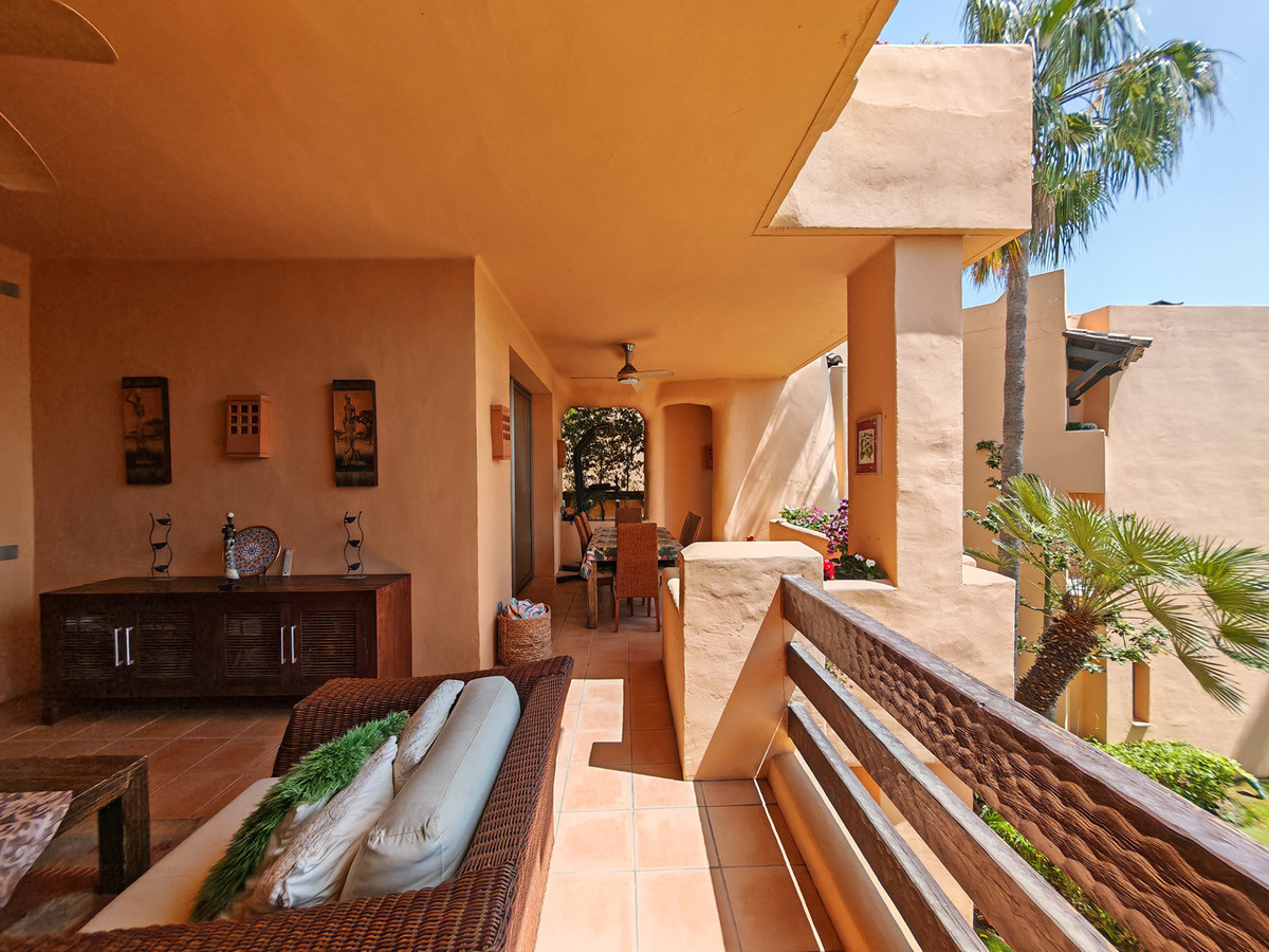 DP-12-R5390080-13 Luxe appartement met zeezicht en complete wellness in Marbella