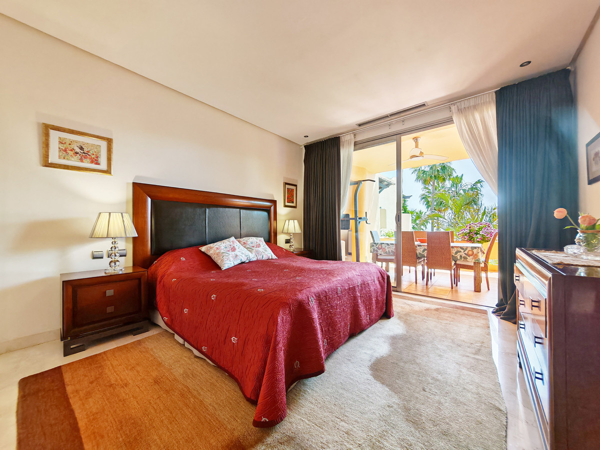 DP-12-R5390080-14 Luxe appartement met zeezicht en complete wellness in Marbella