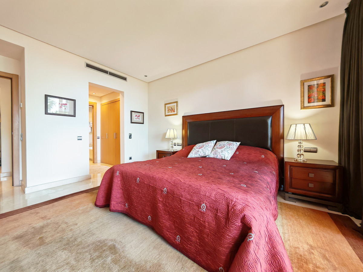 DP-12-R5390080-15 Luxe appartement met zeezicht en complete wellness in Marbella