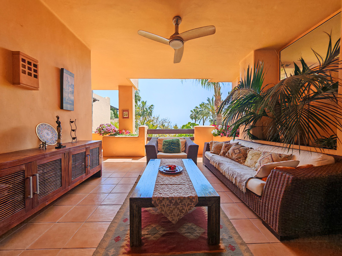 DP-12-R5390080-2 Luxe appartement met zeezicht en complete wellness in Marbella