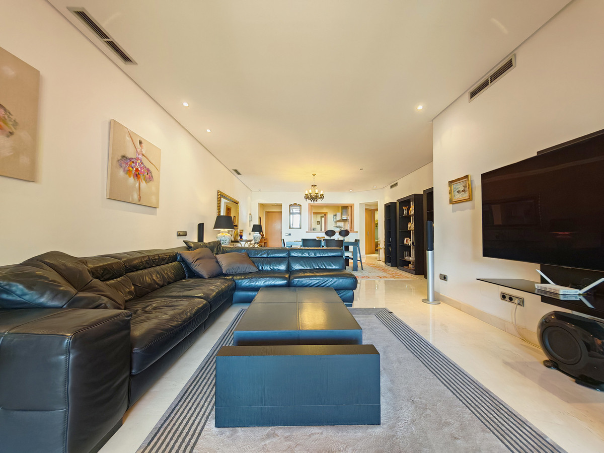DP-12-R5390080-4 Luxe appartement met zeezicht en complete wellness in Marbella