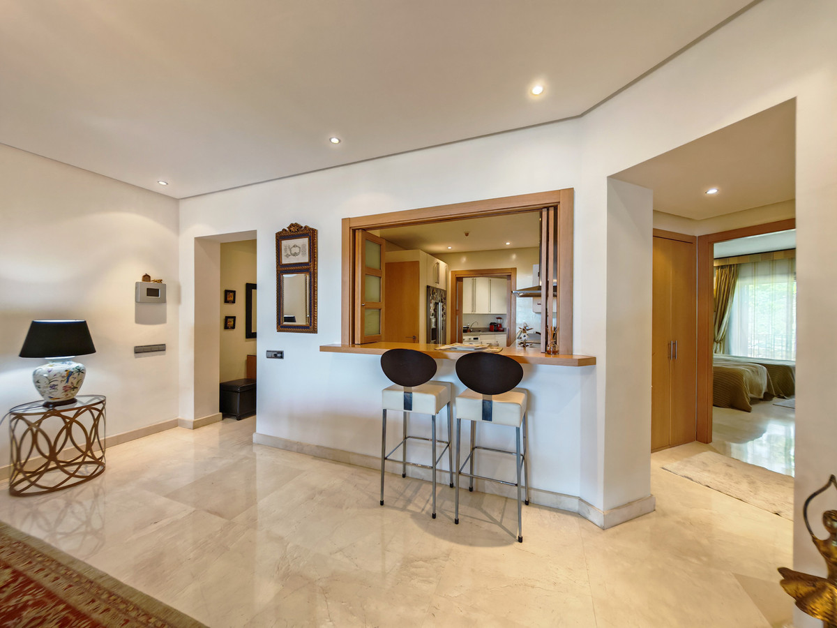 DP-12-R5390080-6 Luxe appartement met zeezicht en complete wellness in Marbella