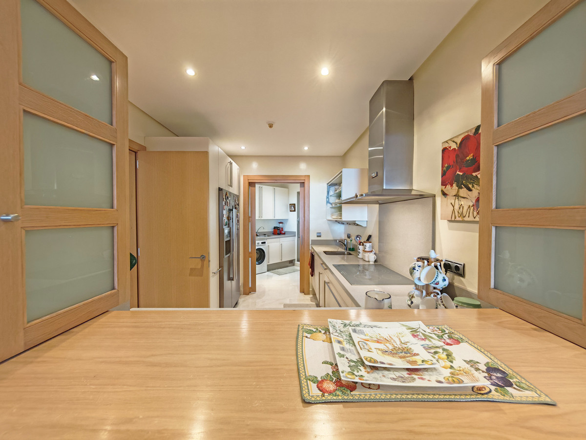 DP-12-R5390080-7 Luxe appartement met zeezicht en complete wellness in Marbella