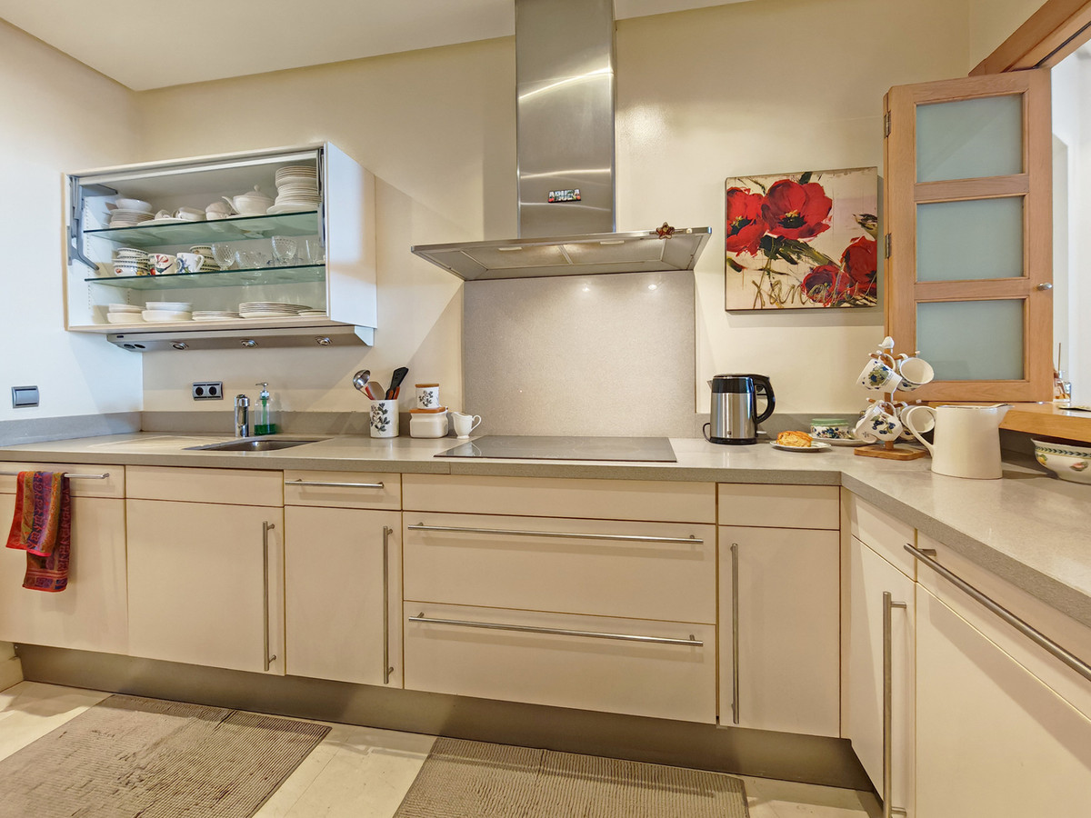 DP-12-R5390080-8 Luxe appartement met zeezicht en complete wellness in Marbella