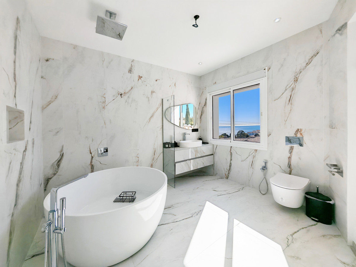 Luxe villa met panoramisch zeezicht in Benalmadena