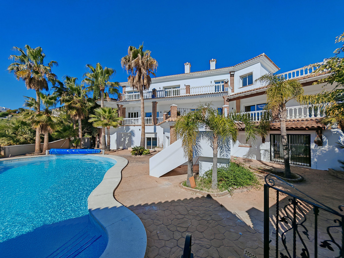 Luxe villa met panoramisch zeezicht in Benalmadena
