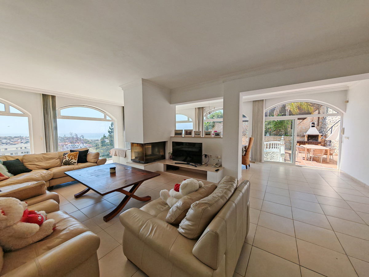 Ruime villa met zeezicht in Mijas Costa