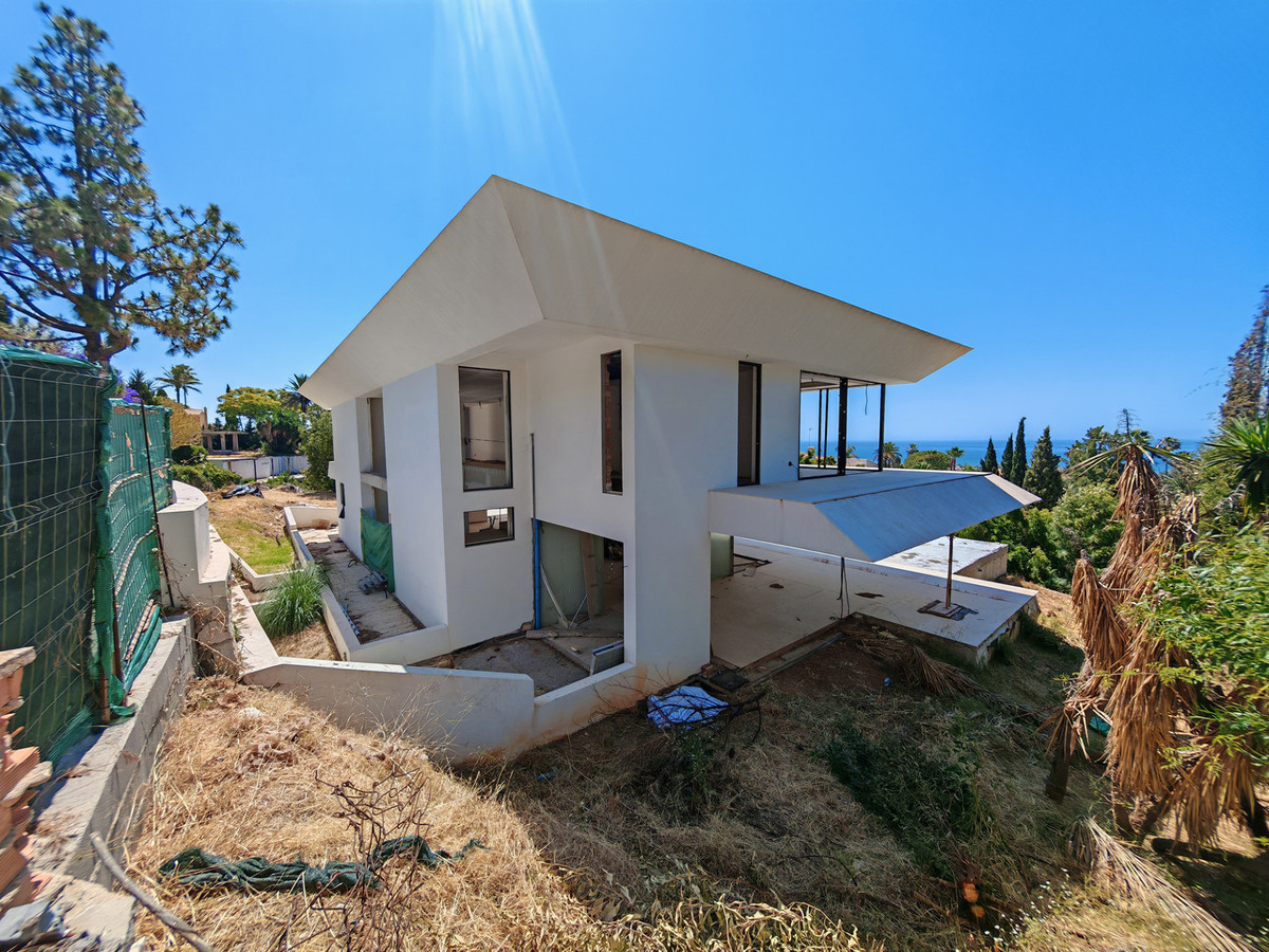 DP-12-R5411797-2 Moderne nieuwbouw villa met gastenverblijf en zeezicht in Marbella
