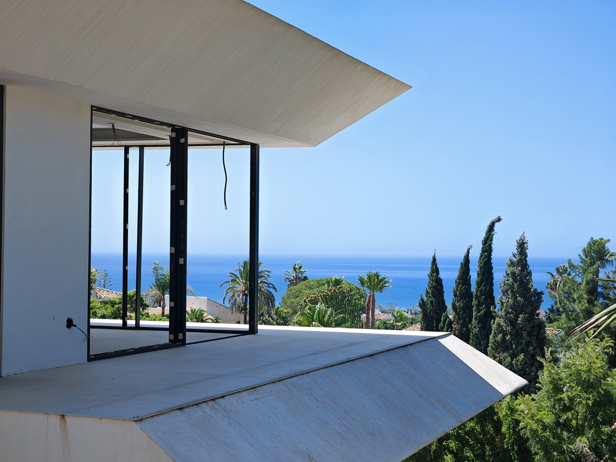 DP-12-R5411797-3 Moderne nieuwbouw villa met gastenverblijf en zeezicht in Marbella