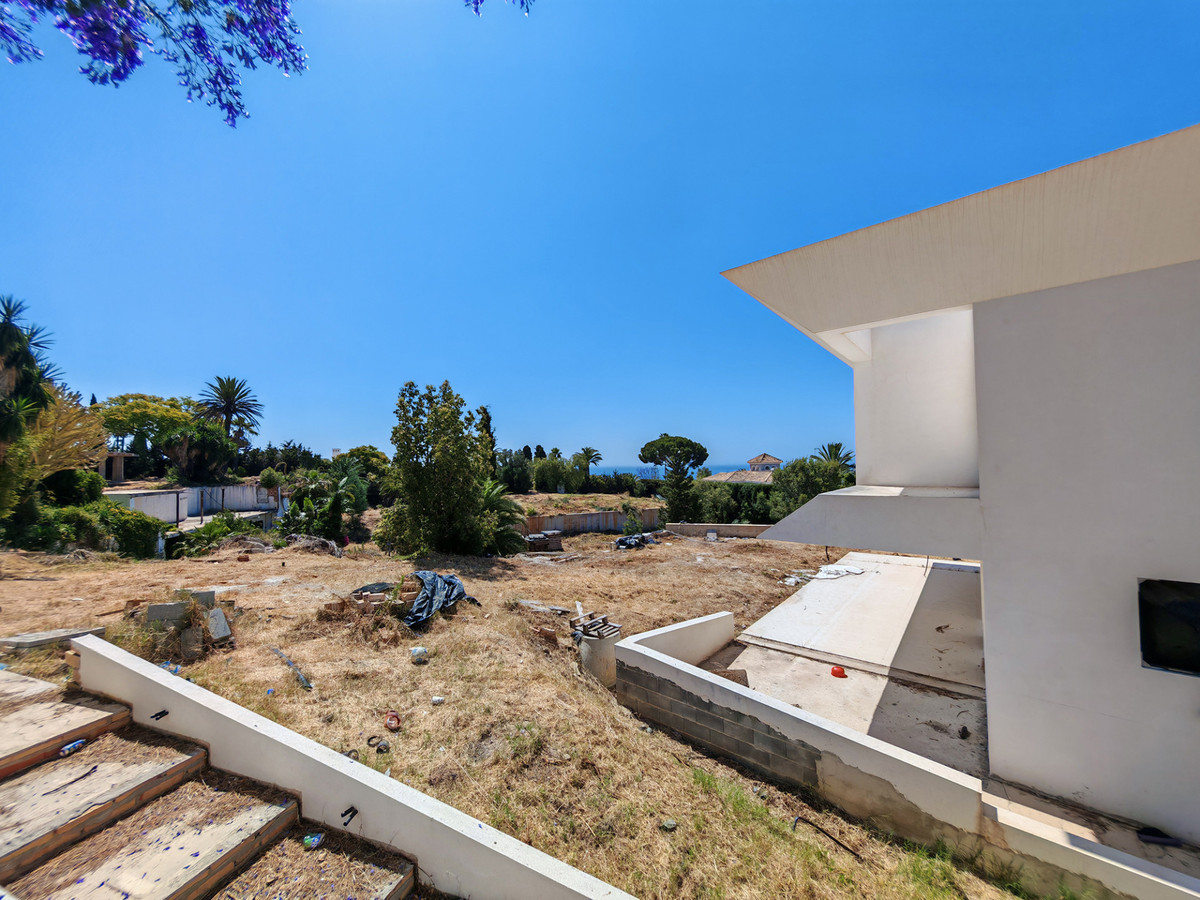 DP-12-R5411797-6 Moderne nieuwbouw villa met gastenverblijf en zeezicht in Marbella