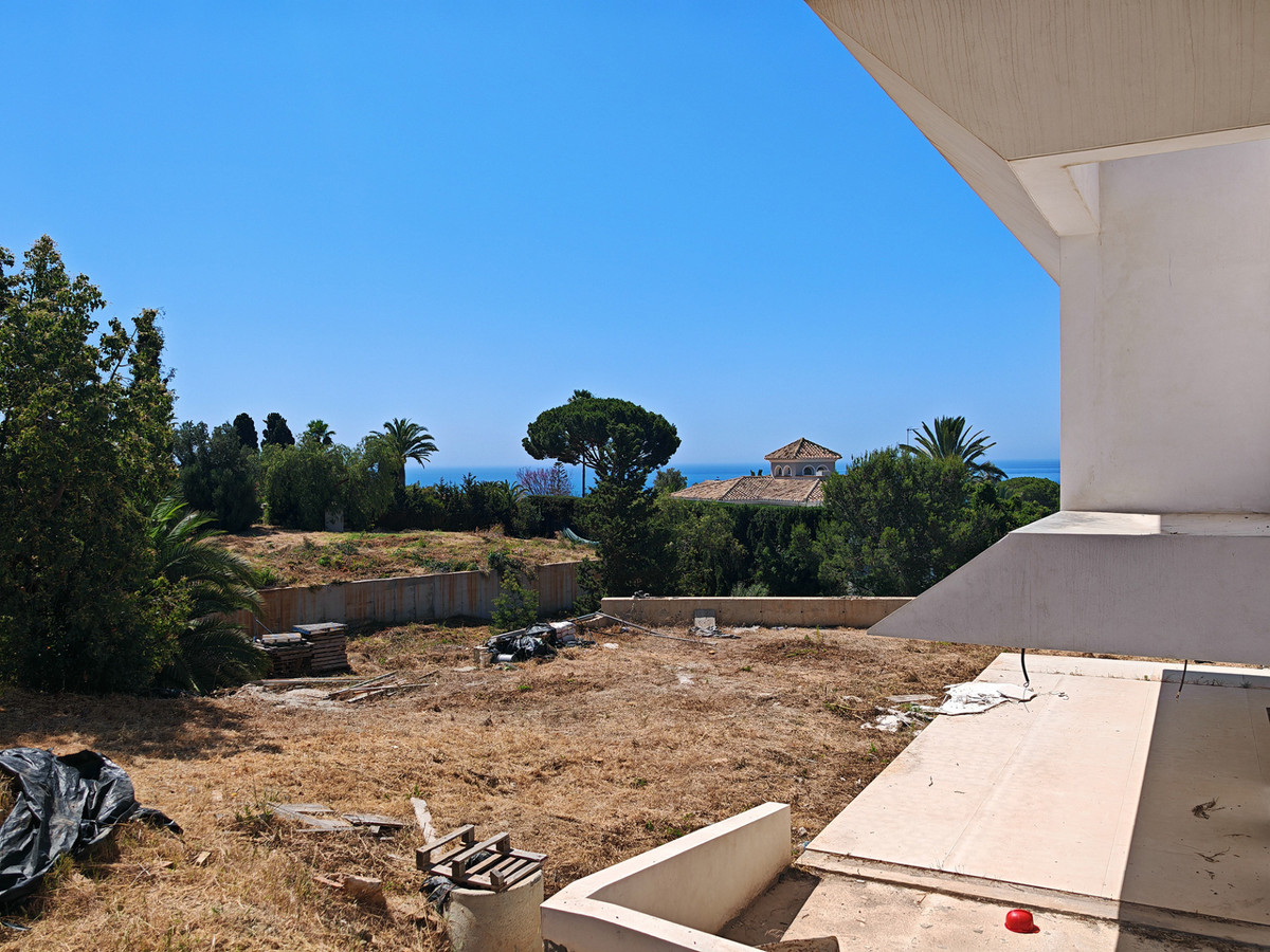 DP-12-R5411797-7 Moderne nieuwbouw villa met gastenverblijf en zeezicht in Marbella