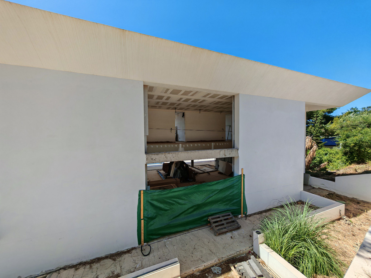 DP-12-R5411797-9 Moderne nieuwbouw villa met gastenverblijf en zeezicht in Marbella